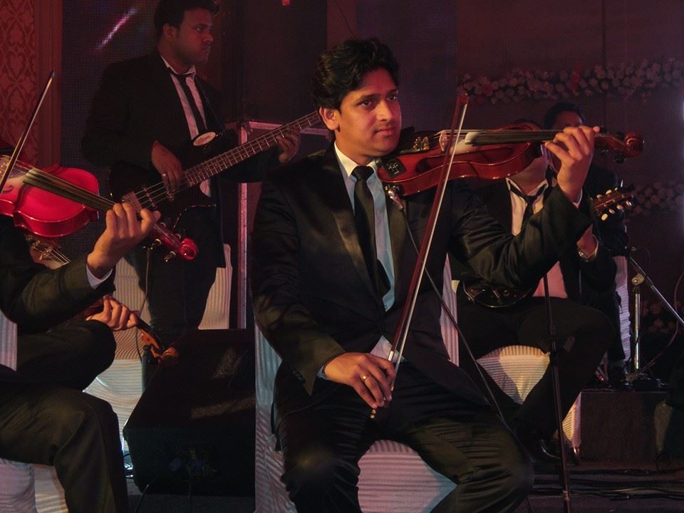 male violin player chandigarh